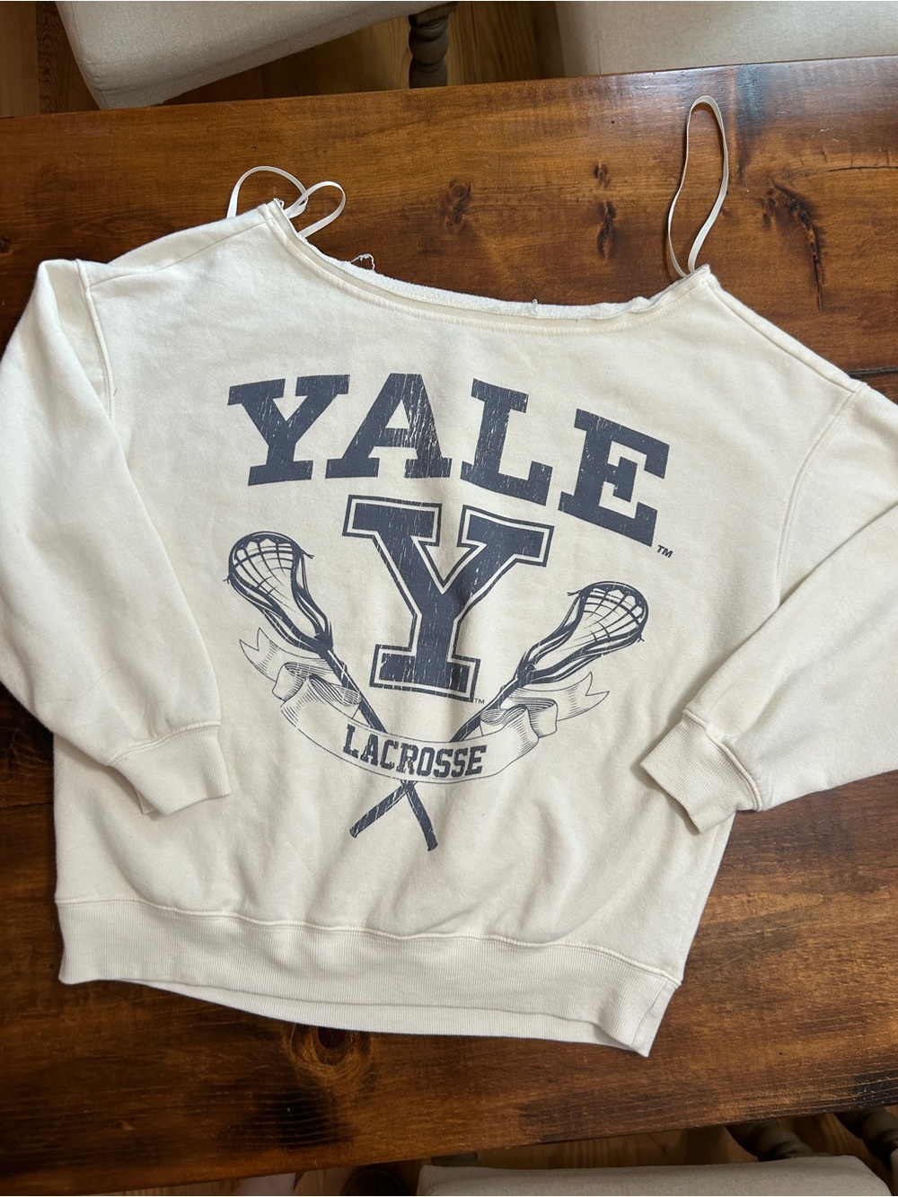 Yale University Lacrosse white crewneck off the shoulder sweatshirt Size Medium